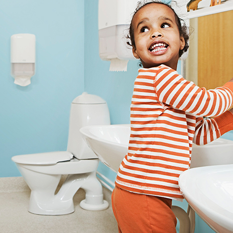 Podajalnik toaletnega papirja je primeren za uporabo v vseh vrstah sanitarij - za vrtce, za šole, za domove ostarelih, večje pisarne.