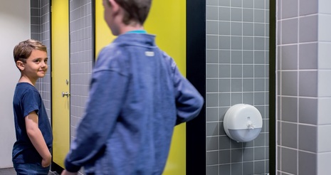 Je moderen in učinkovit sistem za podajanje papirja, primeren za najzahtevnejše zelo obremenjene toaletne prostore. 